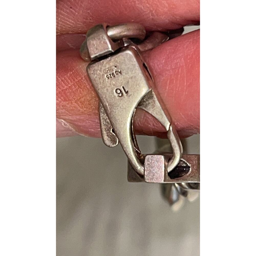 GUCCI Silver GG and Bee Engraved Chain ID Bracelet - Picture 15 of 16